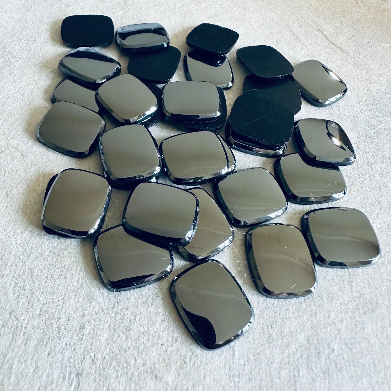 B20 Vintage glass flat cabochon 16x14mm square cushion hematite faceted edge(30)
