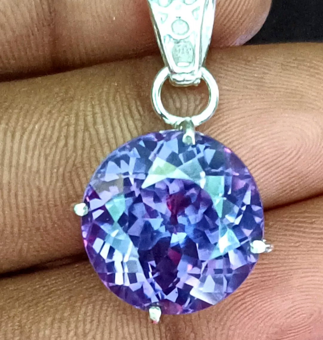 Natural Alexandrite Pendant Bi-Color Gemston,925 Sterling Silver Pendant 32.6 Ct