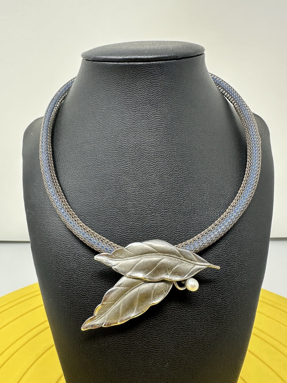 Sterling Silver Leaf Pendant Mesh Crochet Choker Necklace Elegant Chic 34g 16 In