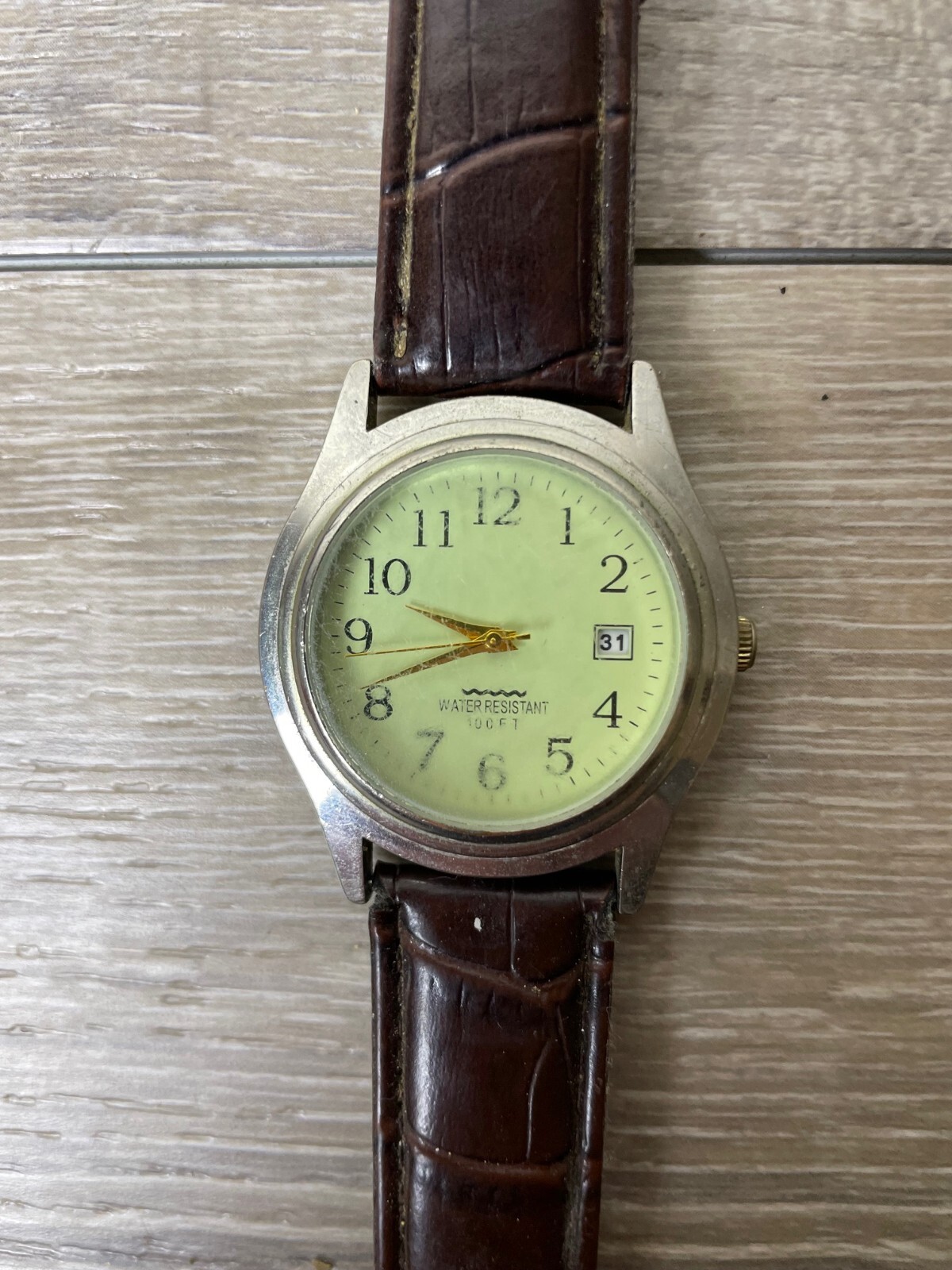 Date Watch Water Resistant 100 ft Green Face Not Working