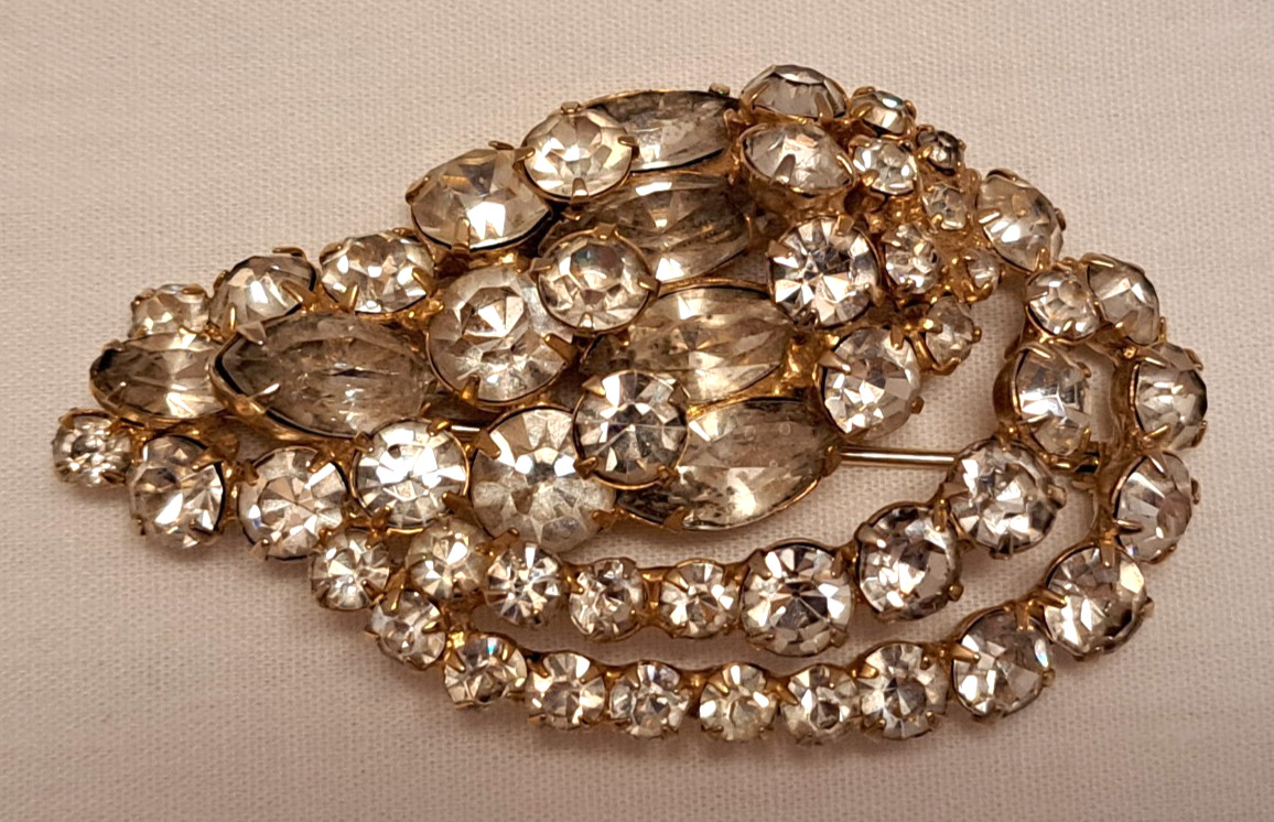 Impressive Vintage Clear Marquise &Mixed Cut Rhinestone Leaf Brooch 2.5″ no mark