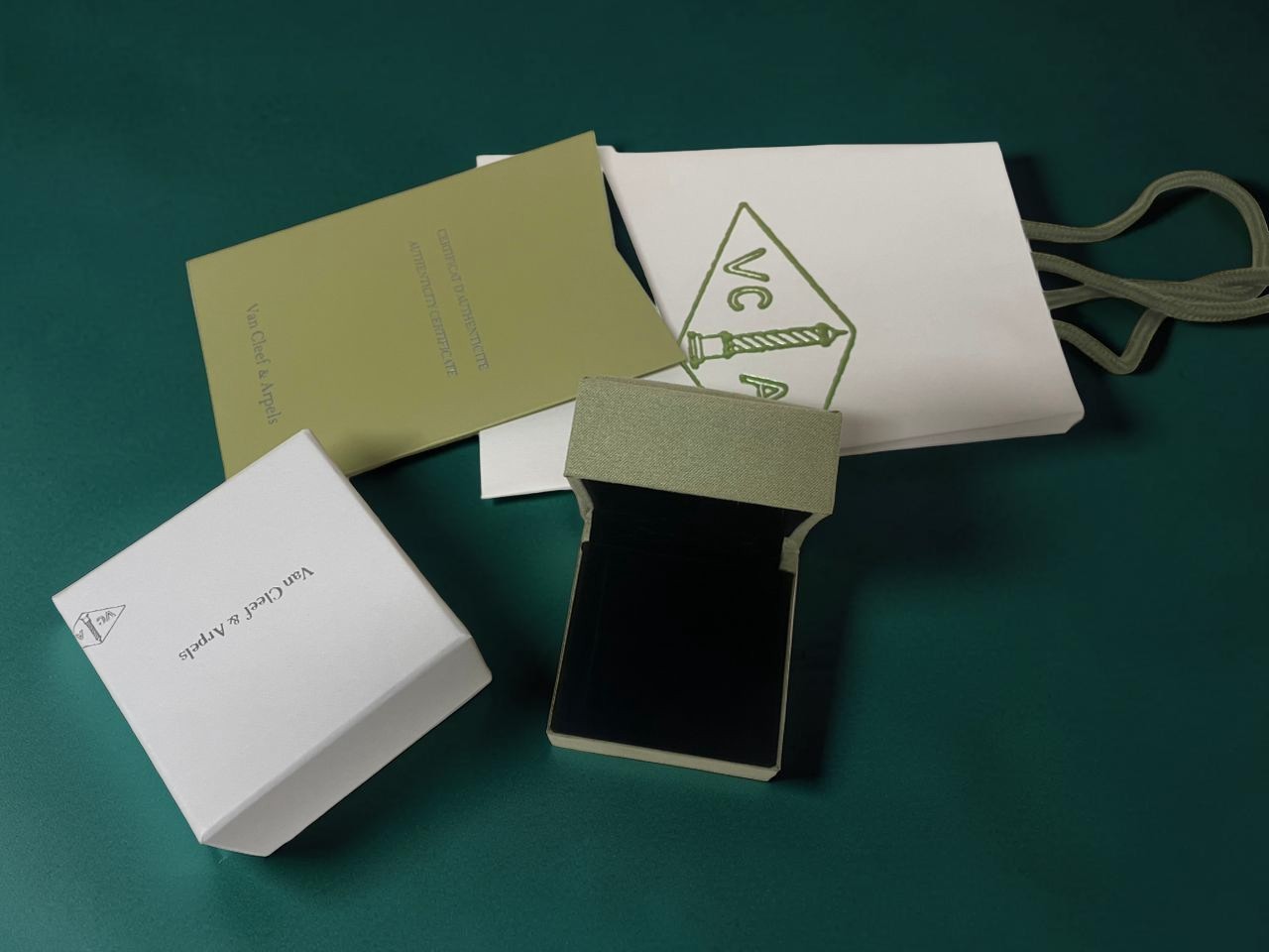 Van cleef & Arpels Ring case Green suede Travel pouch Jewelry Gift box set