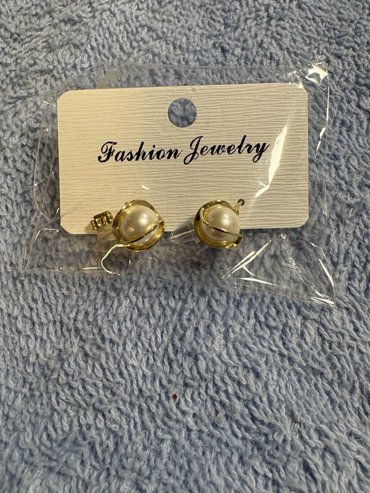 Fashion Jewelry Gold Tone Metal Stud Earrings White Simulated Pearl Butterfly