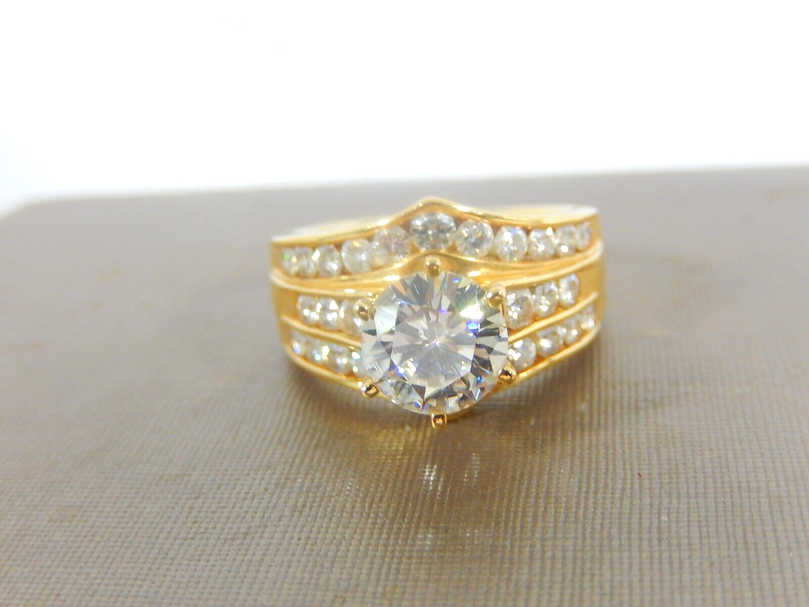 14K YG Approx. 2.5 CTW CERTIFIED MOISSANITE RING, GTR MOI S7 9.11g