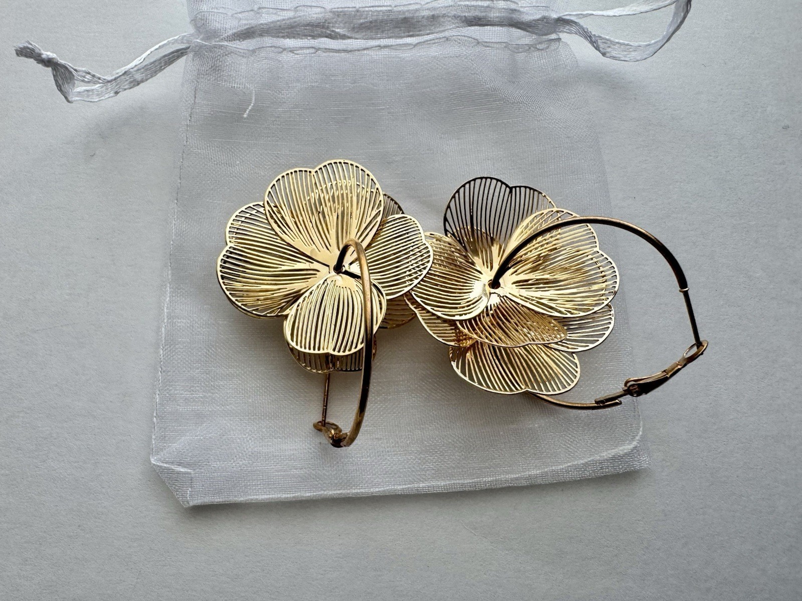 Gold Tone Flower Hoop Dangle Earrings Metal Latch Back Lightweight No Stone