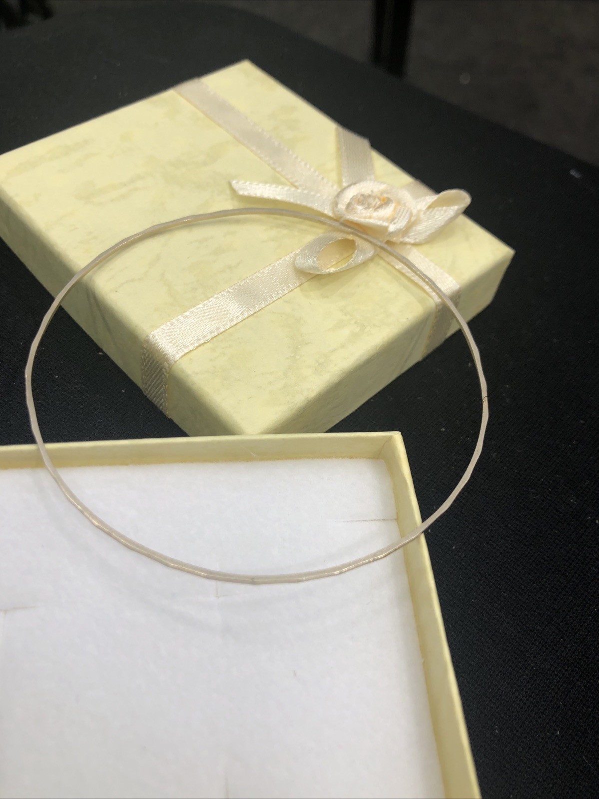 14KT WHITE GOLD BANGLE BRACELET LINER DESIGN 2g WIDTH 1mm WRIST SIZE 8”