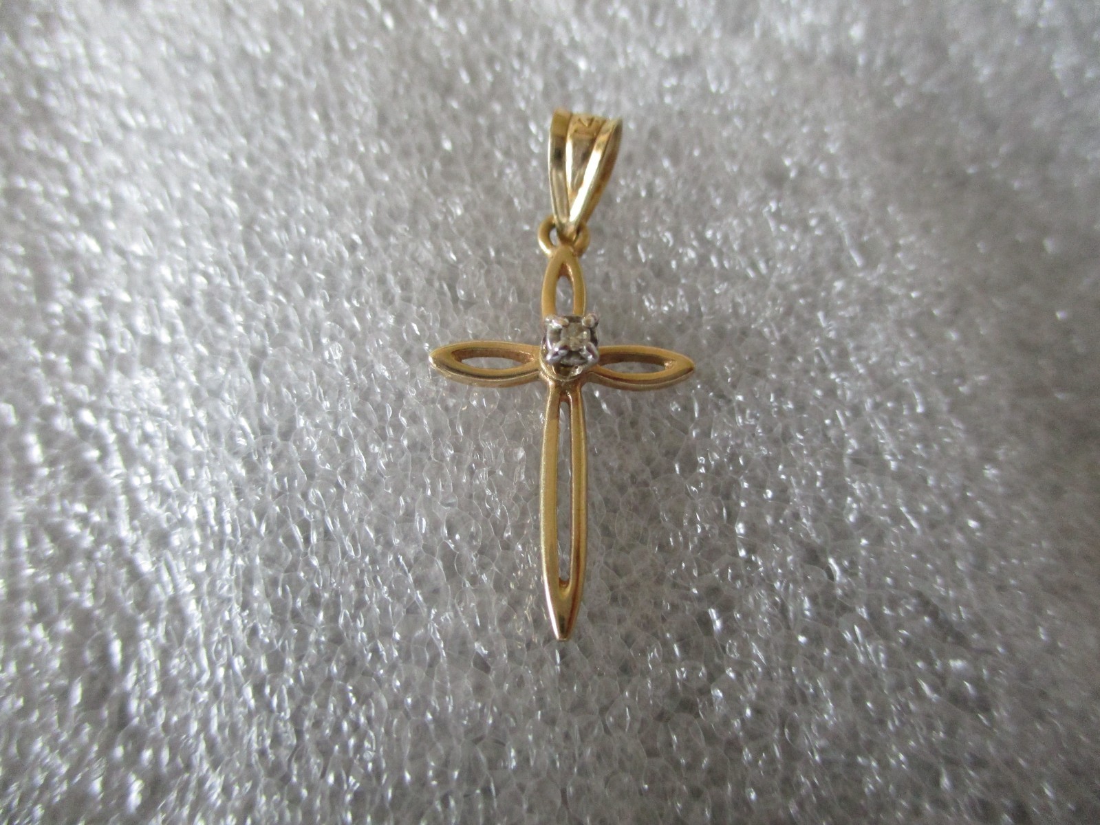 14K YELLOW GOLD MICHAEL ANTHONY DIAMOND CROSS PENDANT – 0.65g