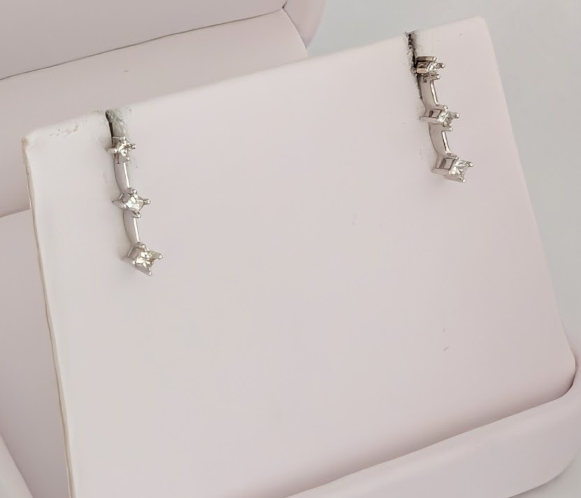 1/2 Carat Diamond Earrings 10K Gold 2 Grams Retail Price $949 Make Me An Offer!