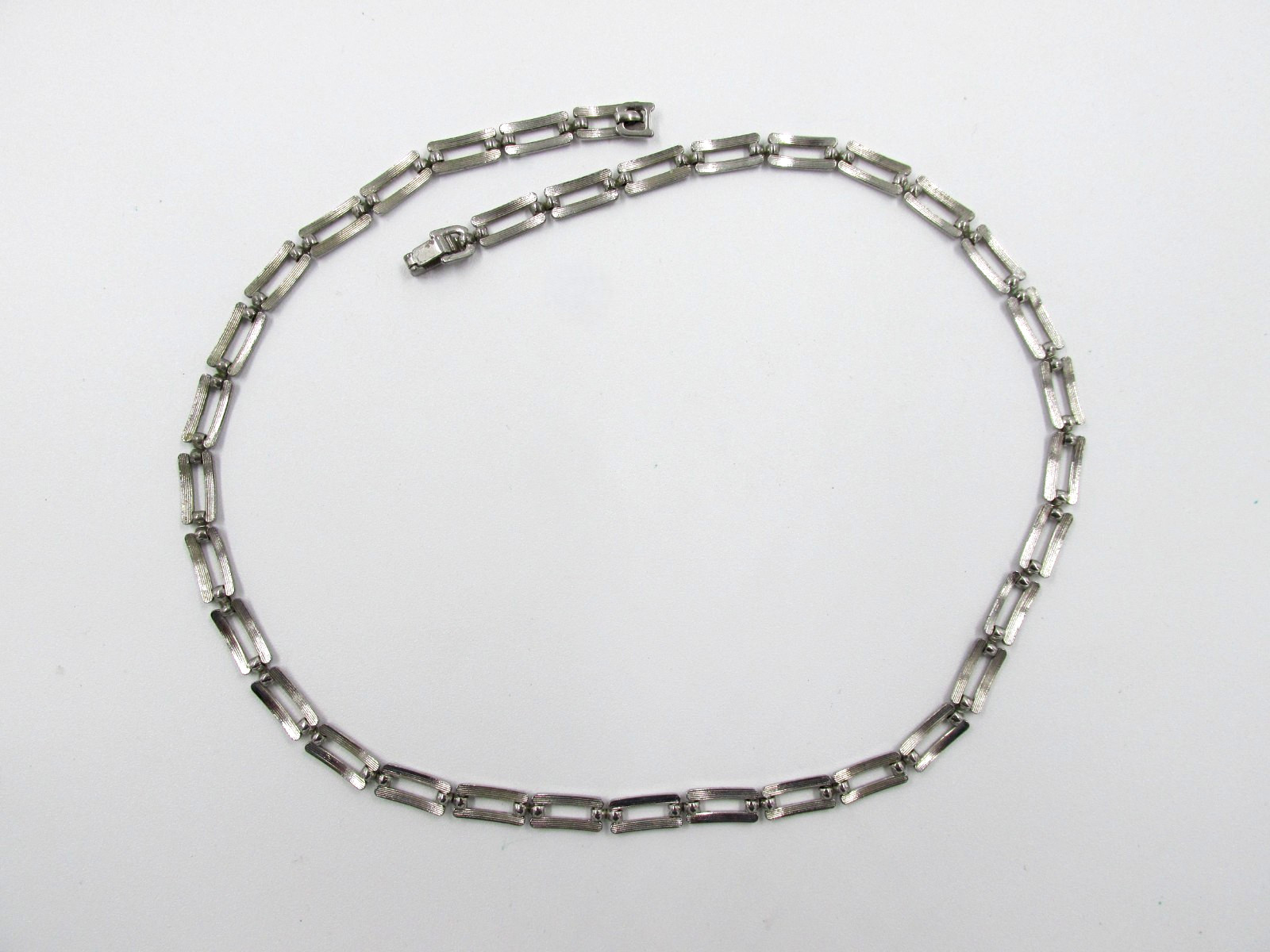 Classic Paperclip Chain Link 18″ Necklace Polished Silver Tone Vintage