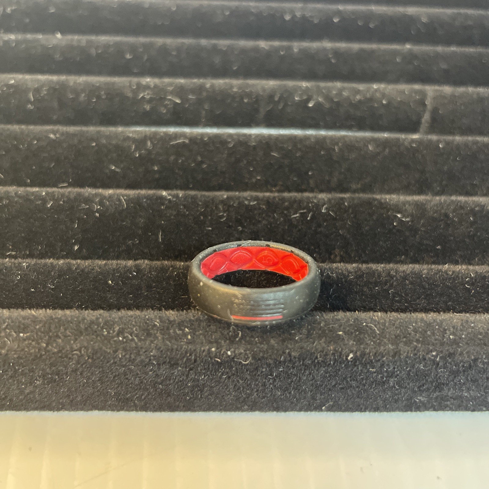GROOVE LIFE RING SIZE 4 – SILICONE BAND RING – NEW With Box