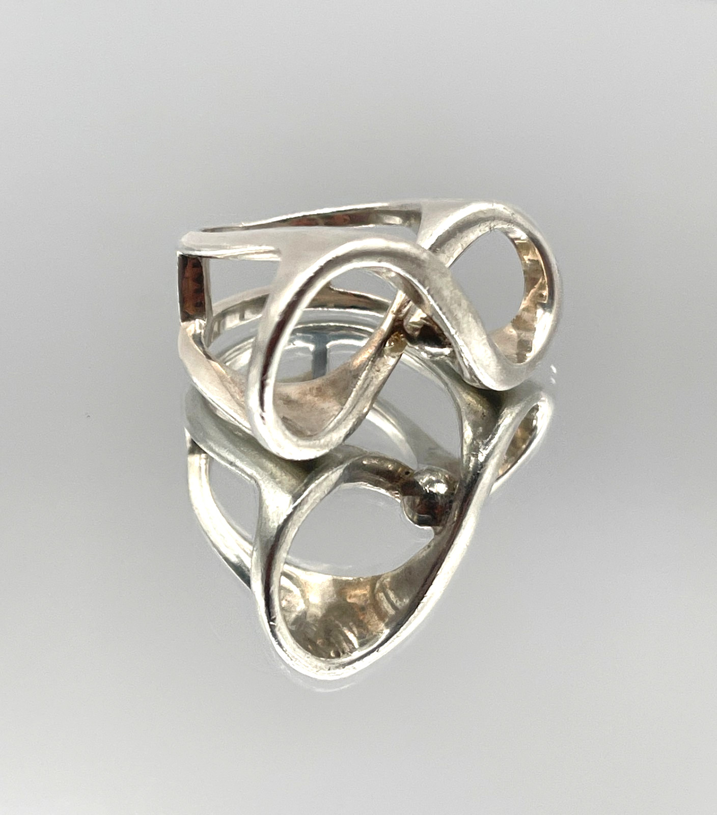 925 Sterling Silver Solid Infinity Symbol Ring Size 8. Weight: 12.0g Heavy piece