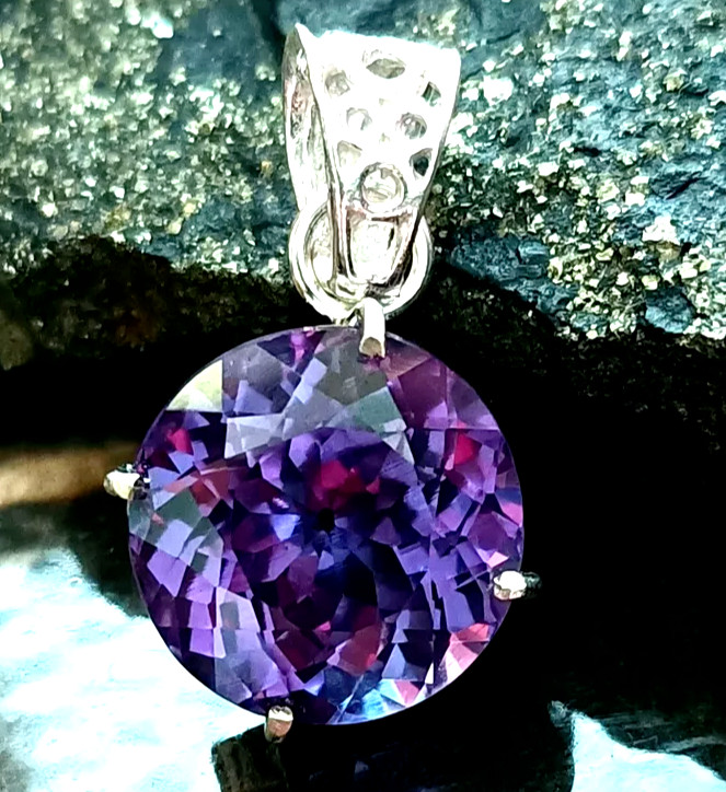Natural Alexandrite Pendant Bi-Color Gemston,925 Sterling Silver Pendant 32.6 Ct