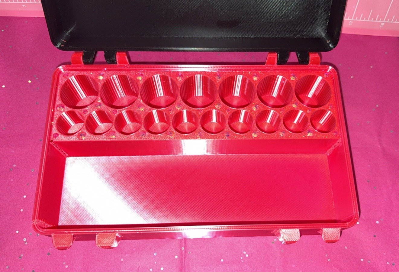 Pink Hearts Leopard Print Lid Plastic Lined holds 7 10ml vials and 10 3mL vials.