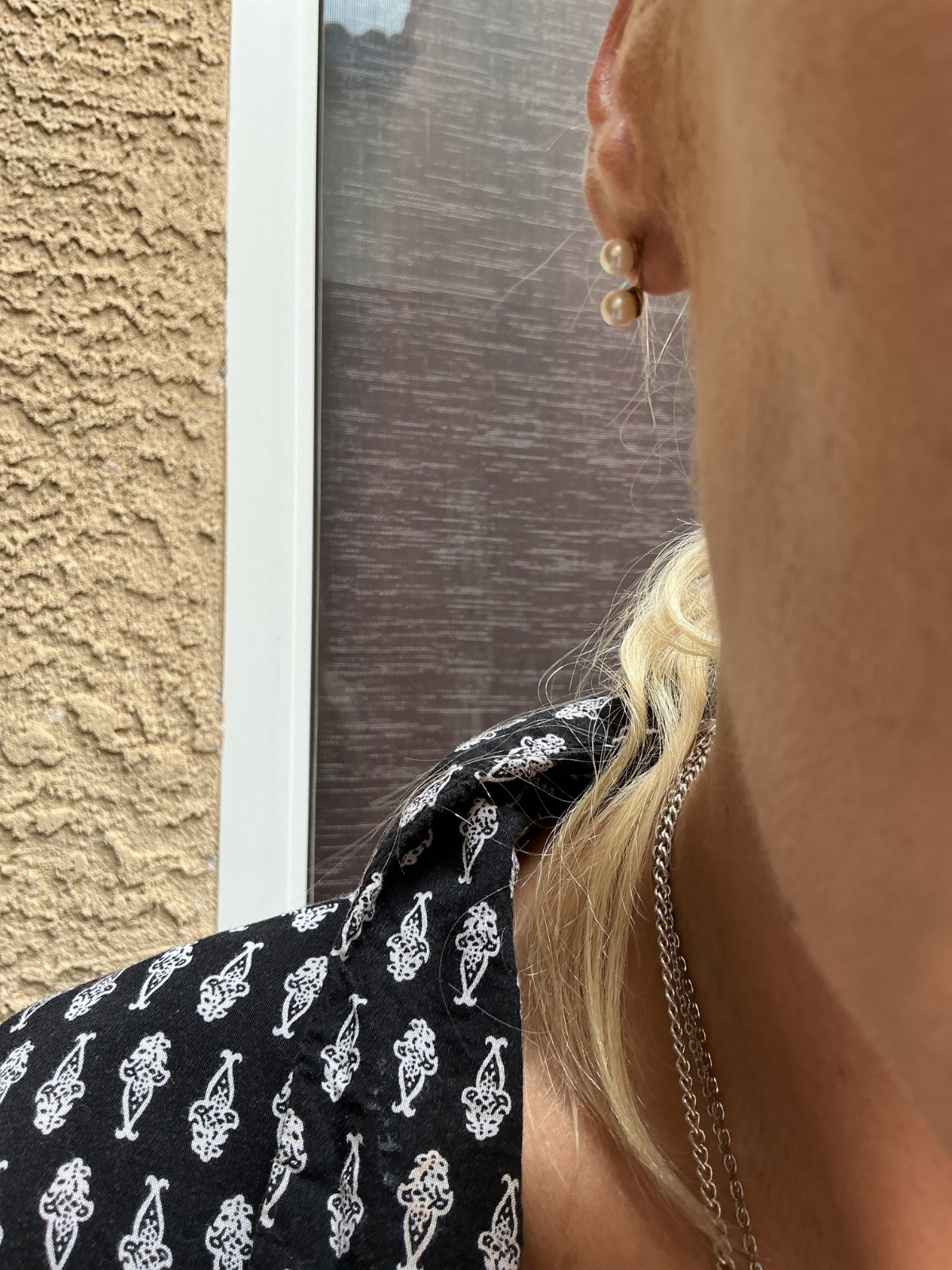14K gold stamped single ear ring small stud with 2 pearls vintage midcentury