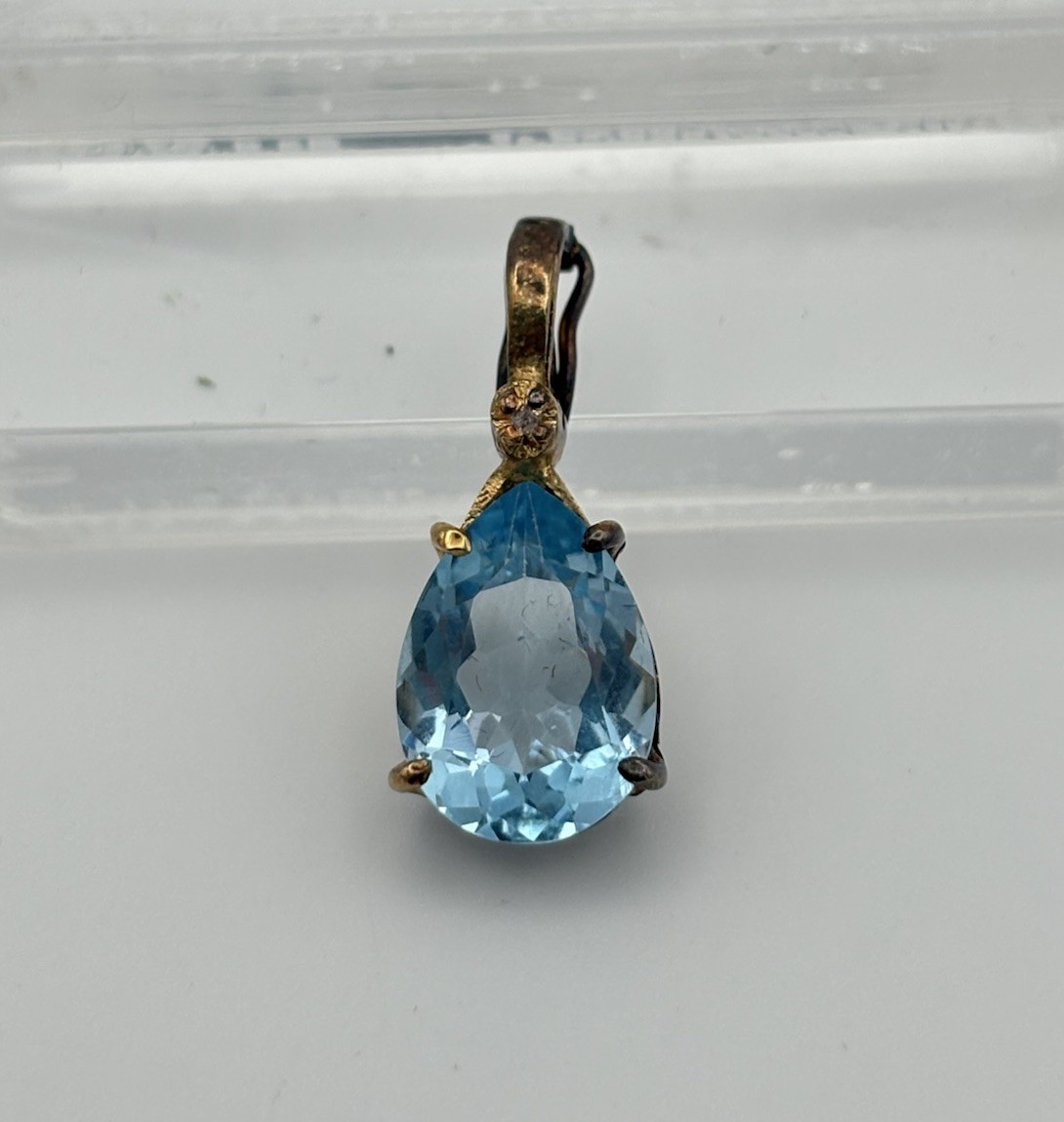 6 Carat Blue Topaz And Diamond Sterling Silver 925 Gold Plated Pendant 1 Inch