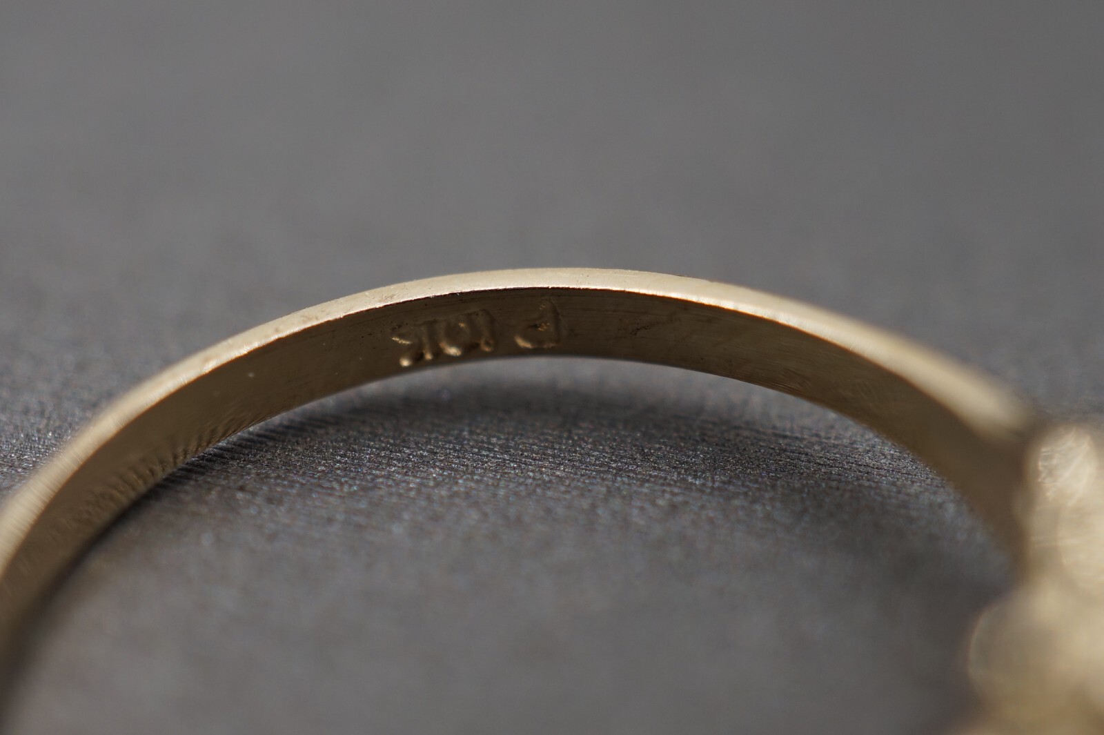 10K Solid Yellow Gold 6.2MM Diamond Cut Shine Nugget Band Ring. Size 5.5