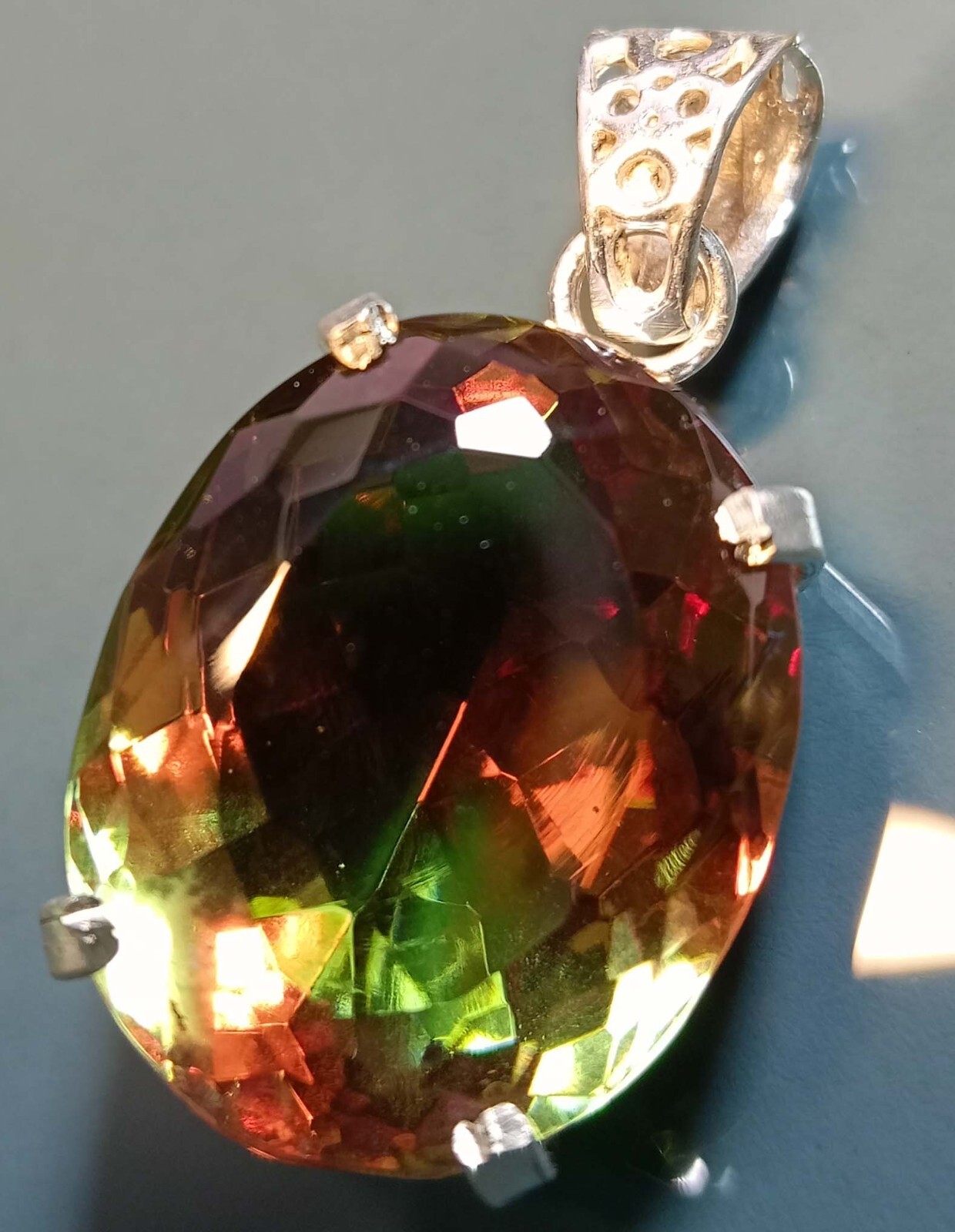 Alexandrite Colour Change Oval Cut Pendant 62.35 Ct Natural Gemstone Certified