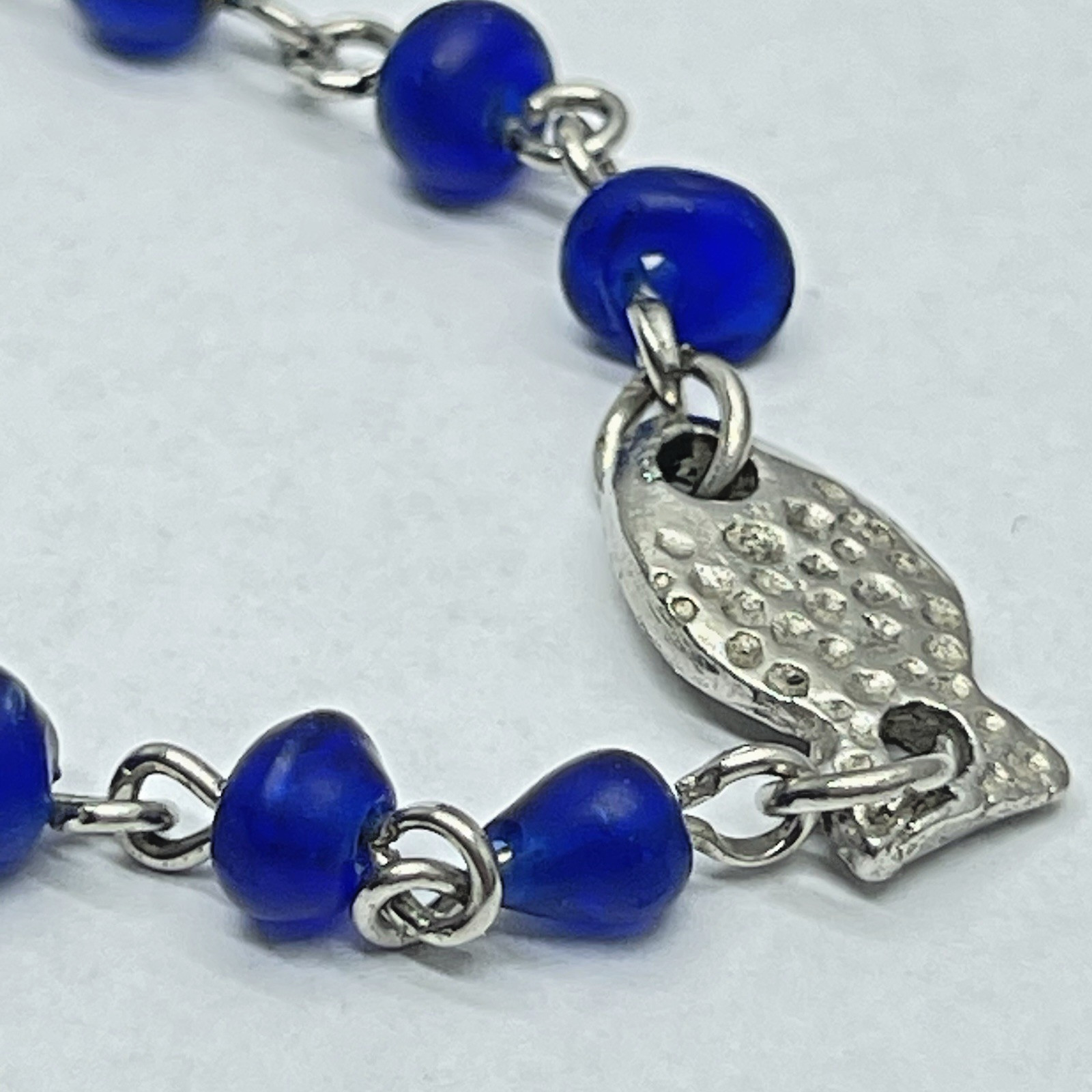 Necklace Silver Tone Glass Beaded Blue & Green Featuring Fish Charms 15″ no Mark