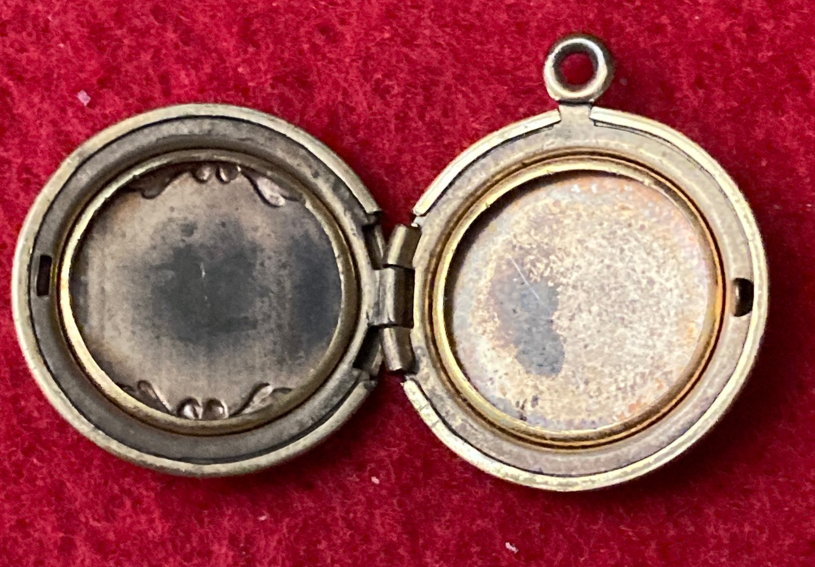 Vintage Gold Tone round locket features a hand-engraved crescent floral motif