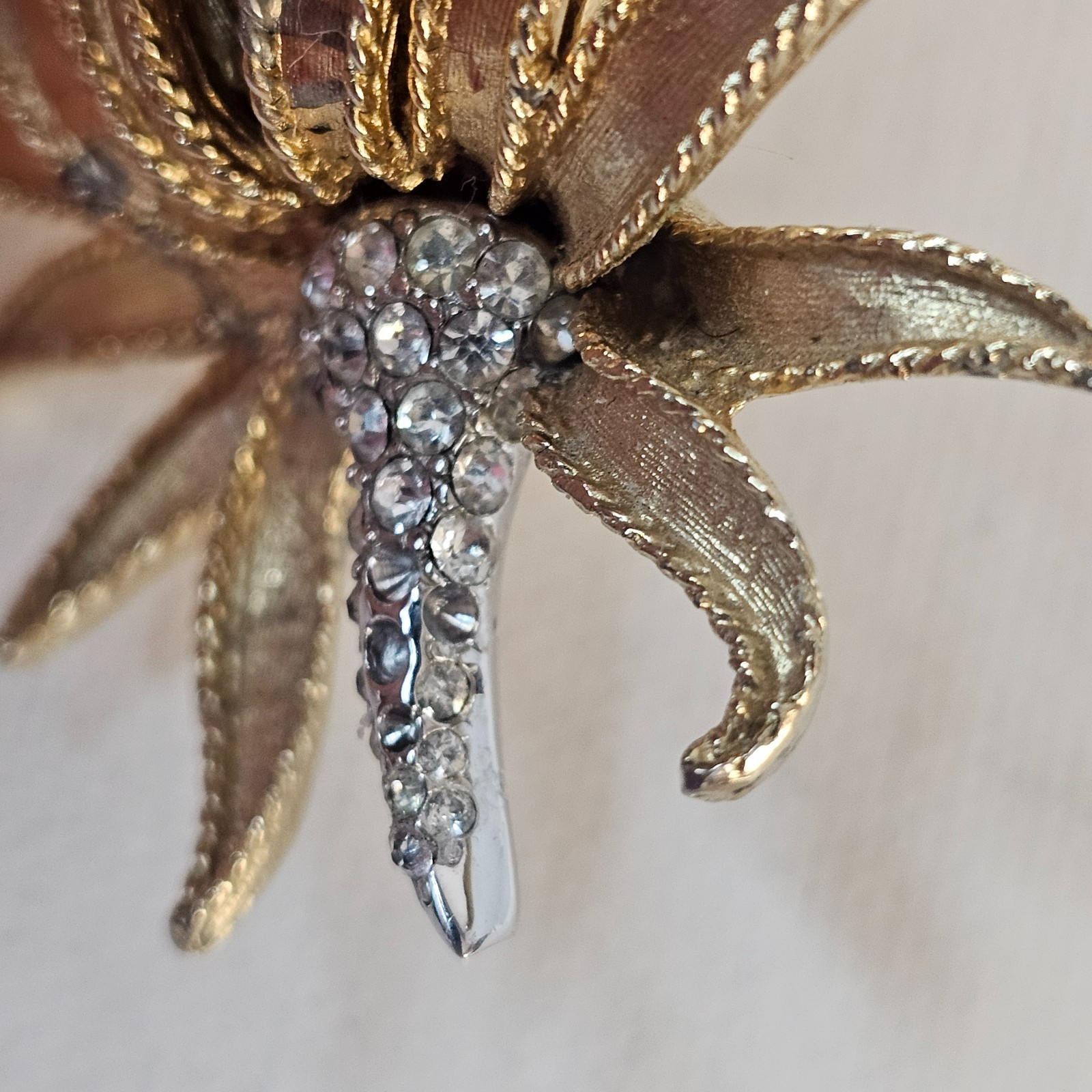 Boucher 7942P Leaf Bouquet Brooch Flower Plant GoldTone Clear Rhinestone Damaged