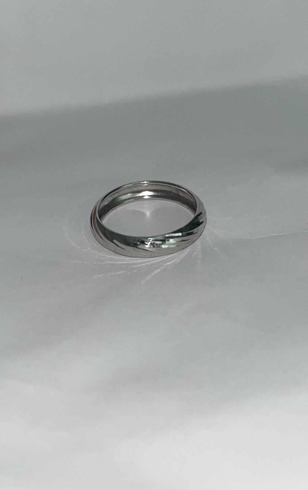 10K White Gold 1388 Peru 4mm Size 6 Wedding Band