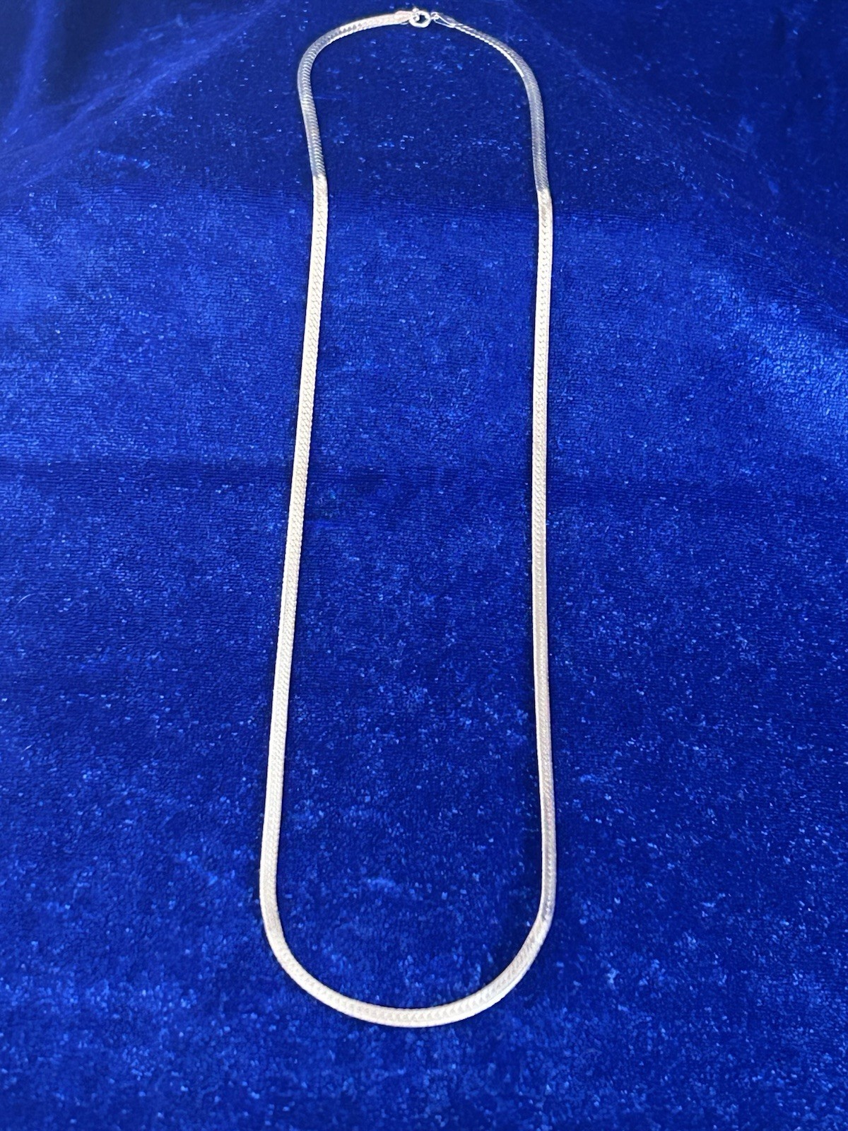 Vintage Sterling Silver Herringbone Chain Necklace 22.5 In (2 Slight Indents)