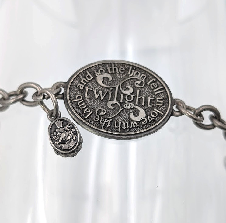 Twilight Saga New Moon Bracelet Silver Tone Cullen Crest Charm Vampire Eternal