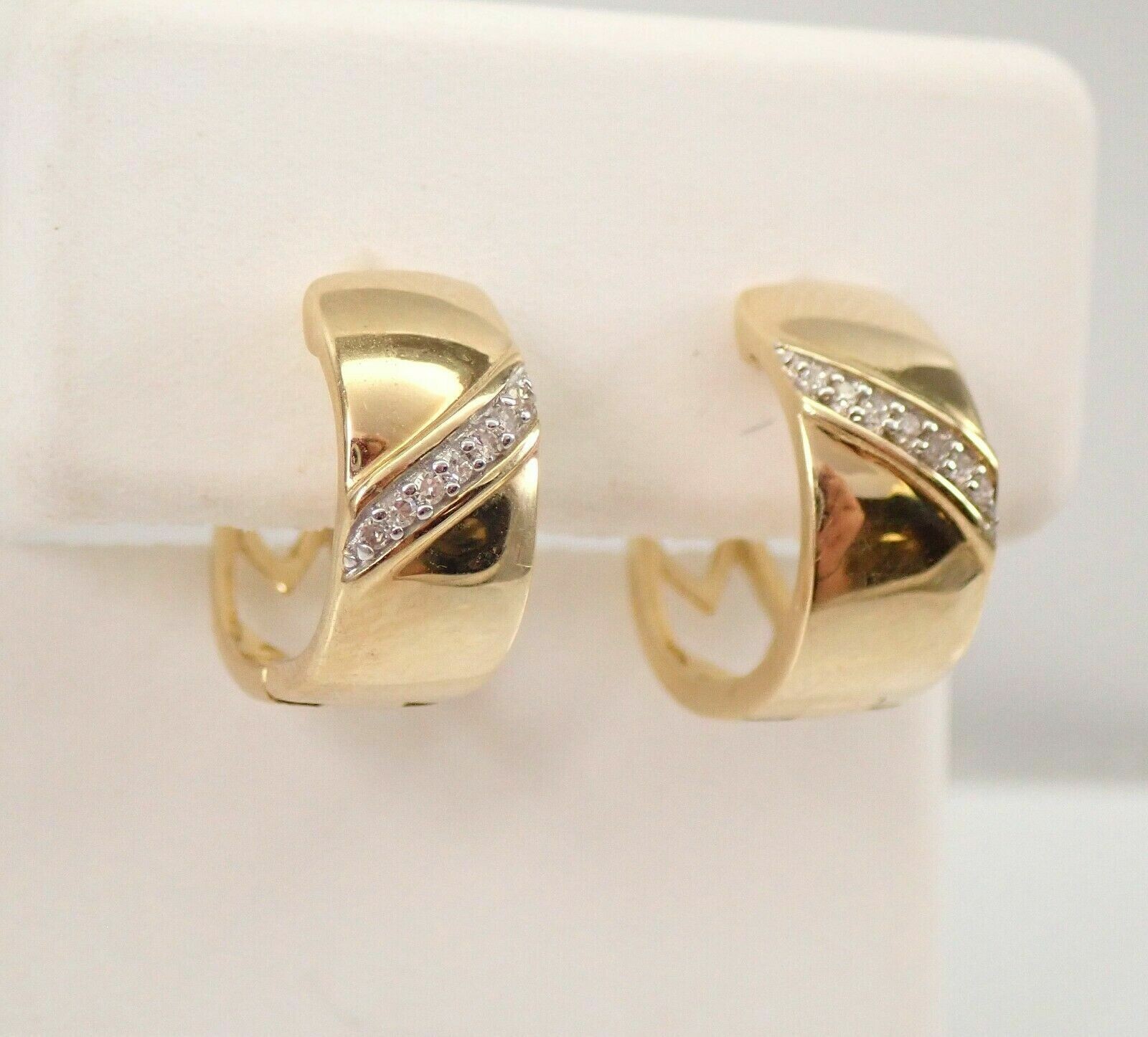 Round Cut Simulated Diamond Stunning Huggie Hoop Earring 14K Yellow Gold Plated