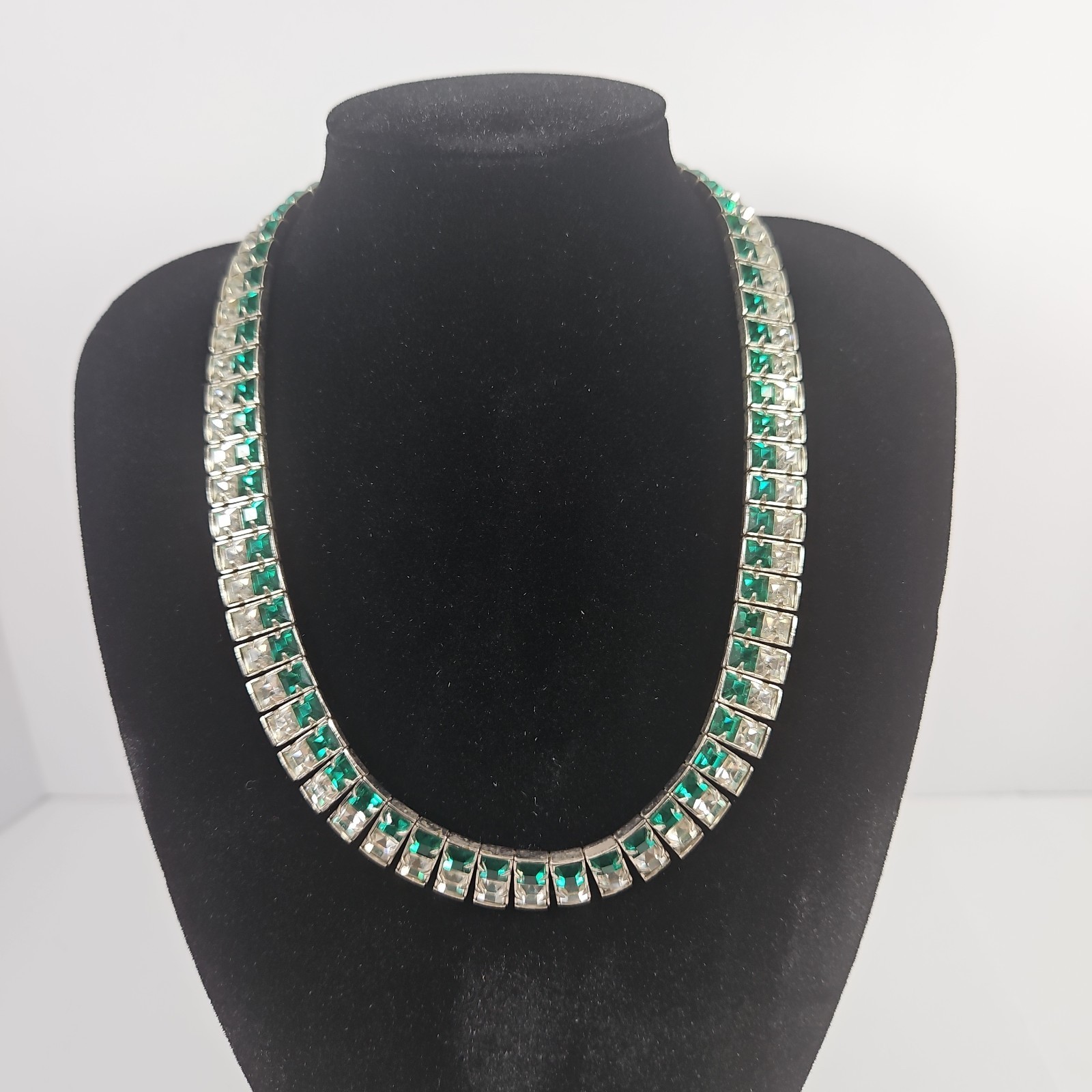 VTG Rhinestone Emerald Glass Choker Necklace Silver Tone Rhodium Plated Retro