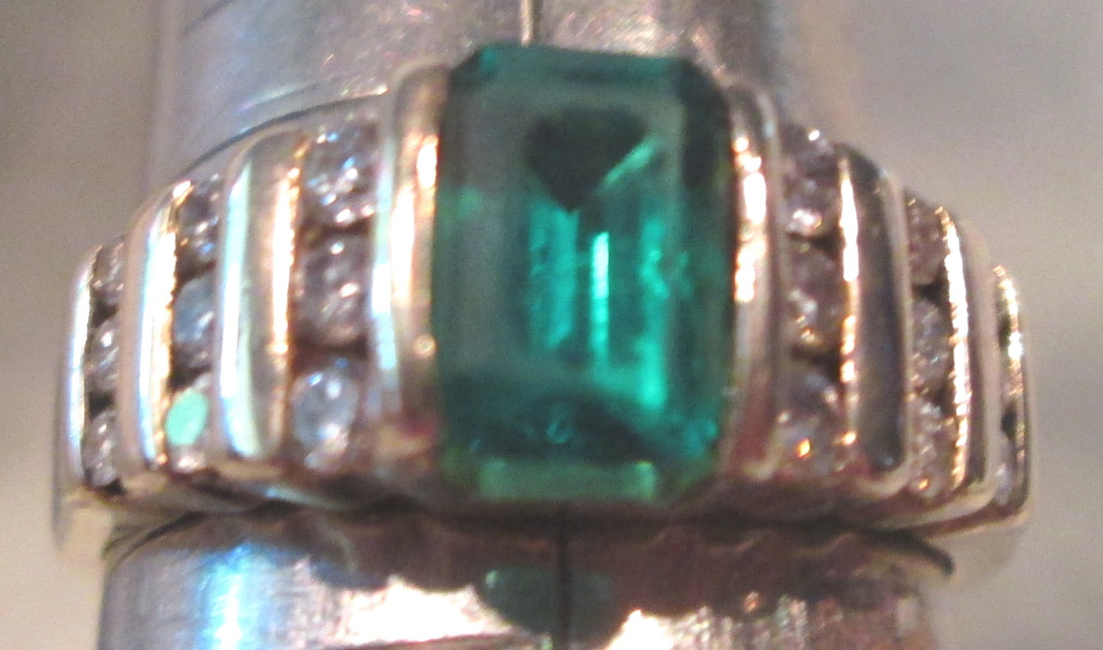 Ladies 14K Gold 5.3 Gram Ring With 18 Channel Set Diamonds & Lab Created Emerald