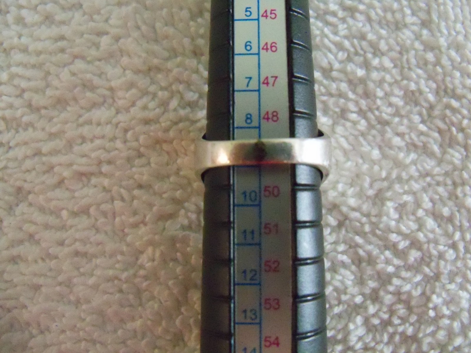 VINTAGE Preowned Sterling Silver Ring W/Beautiful Stone Size 5 1/2 and 5.3 Gram