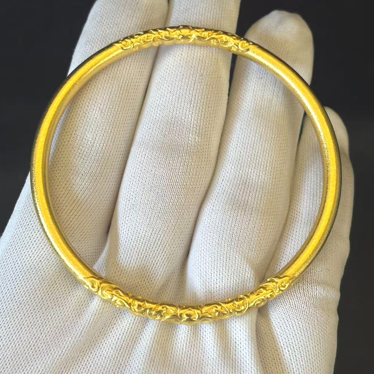 Vintage Floral Pattern Relief Bangle Bracelet Gold-plated (NOT SURE), 7.8 inch