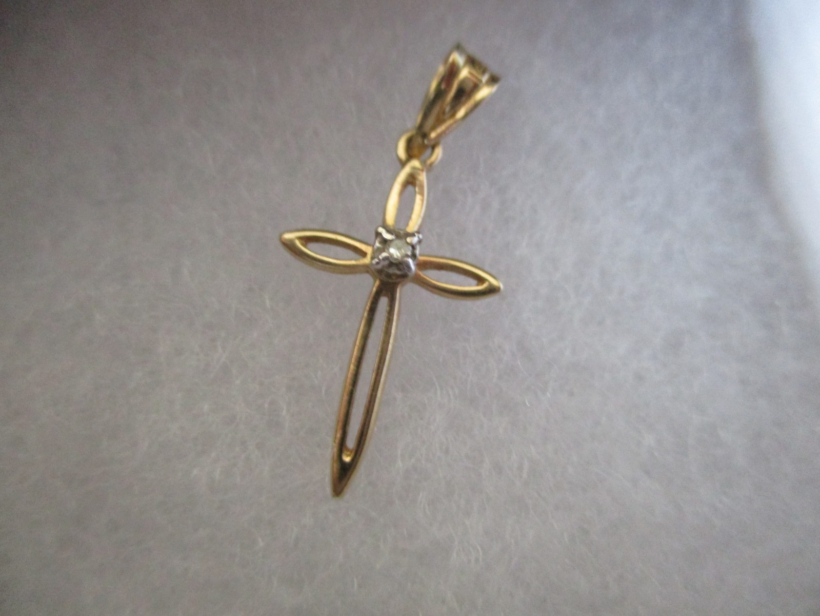 14K YELLOW GOLD MICHAEL ANTHONY DIAMOND CROSS PENDANT – 0.65g