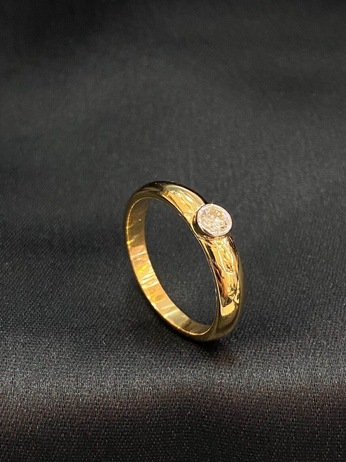 GIA Certified 0.25 Carat Round Brilliant F/VS1 Diamond Unisex Ring 18K Gold