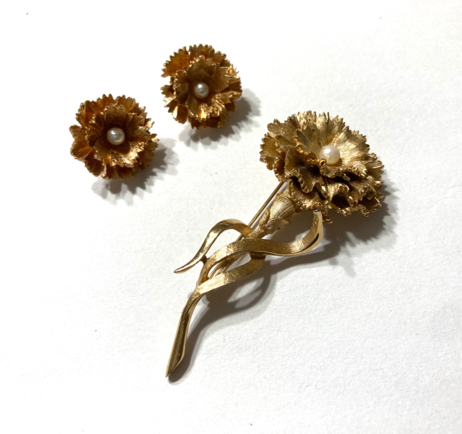Vtg Marcel Boucher 8366 Carnation Gold Tone Faux Pearl Brooch & Clip Earring Set