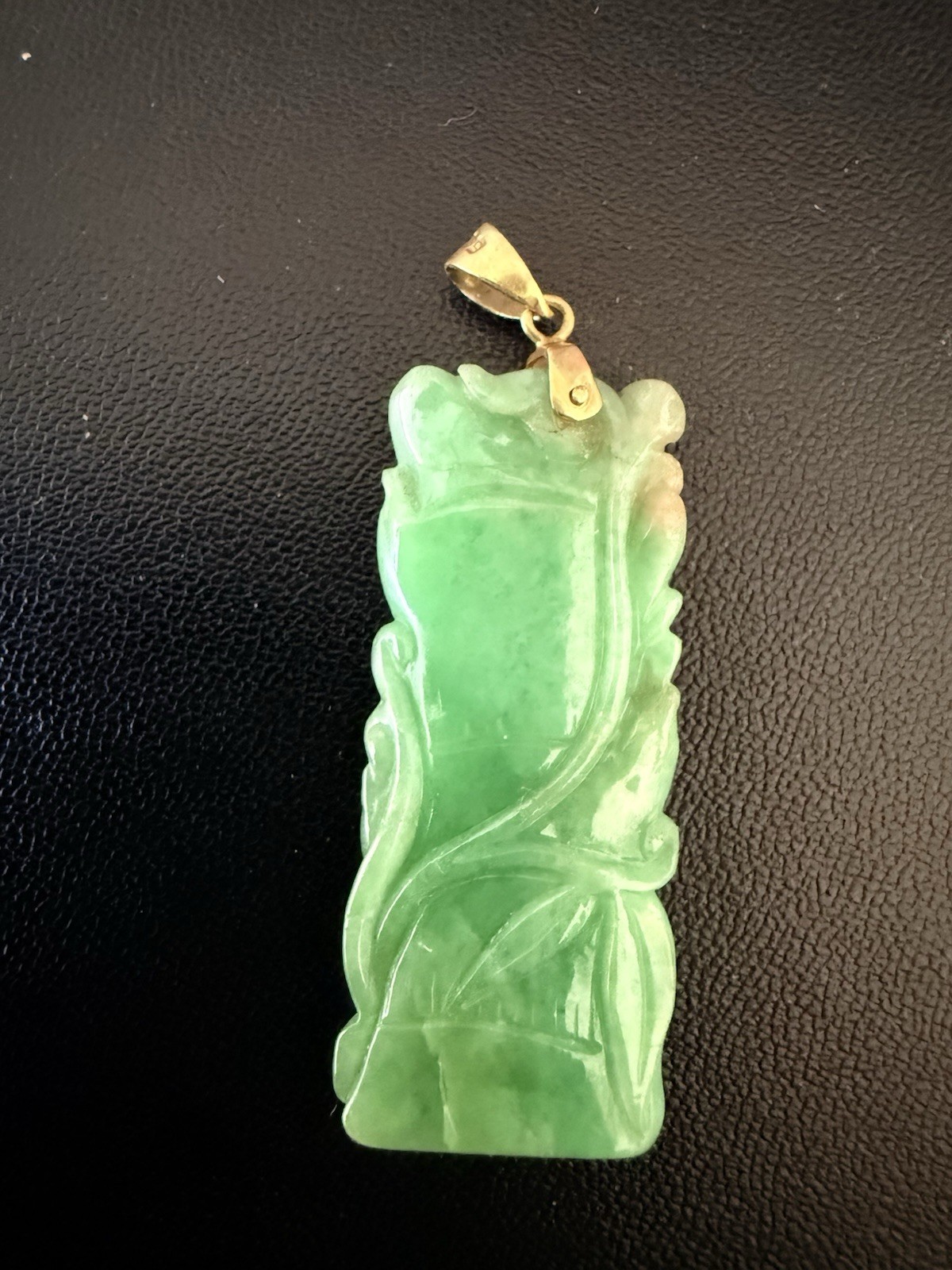 BEAUTIFUL Vtg 585 14k Gold Bale GREEN JADE Gemstone PENDANT Chinese Bamboo Carve