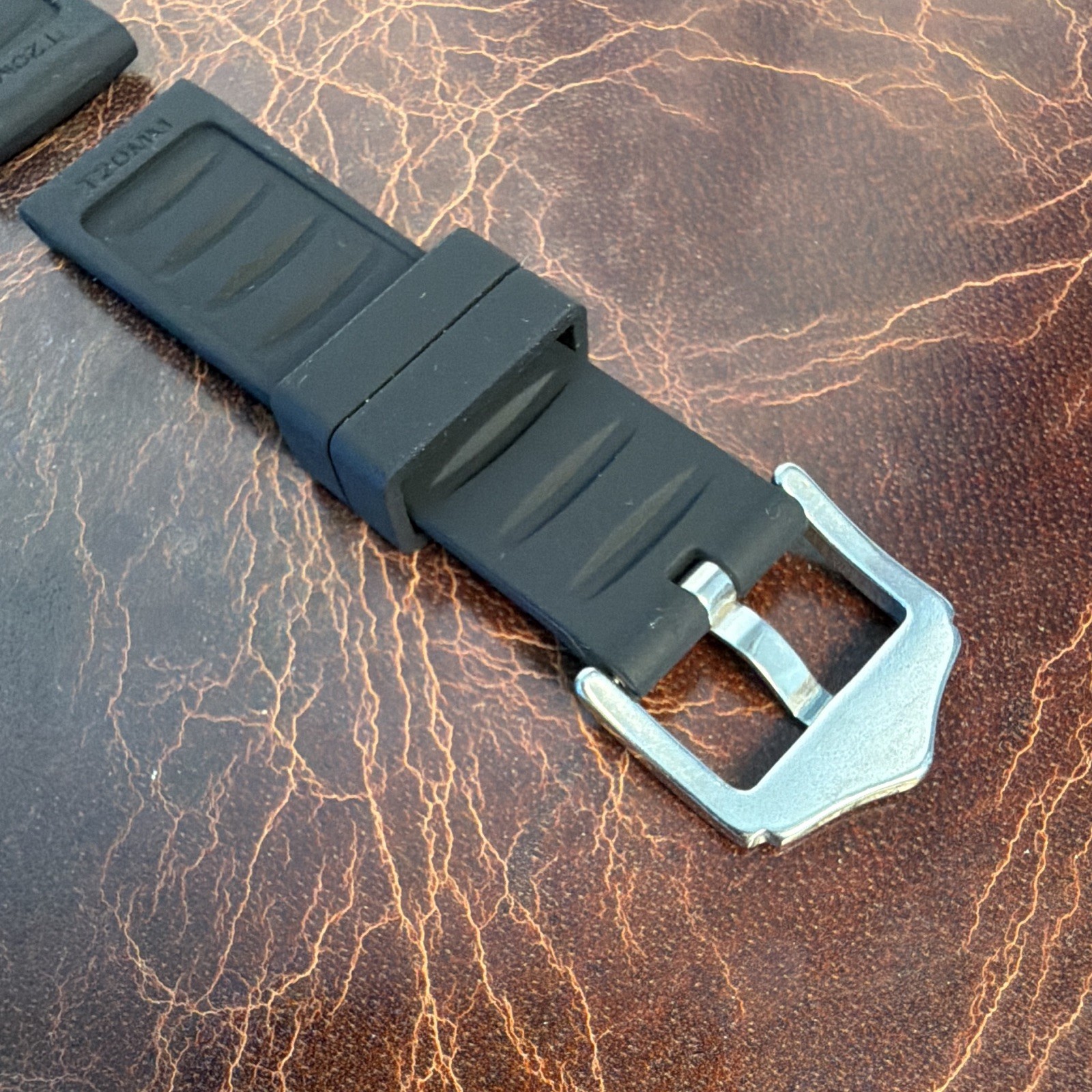 Black Silicone Rubber Two-Piece Universal Strap 20mm 22mm Width Unisex Adults