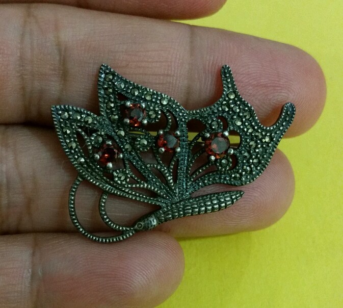 Antique Sterling silver 925 marcasite butterfly pin/brooch with garnet 5.3 gram