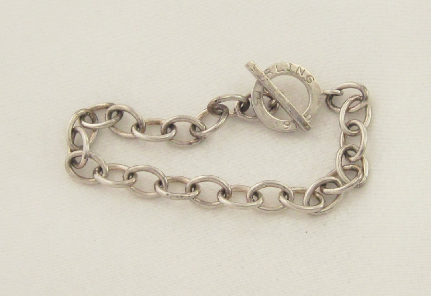 1990s Starter Charm Bracelet Oval 8 x 10mm Link 7 Inches Toggle Clasp