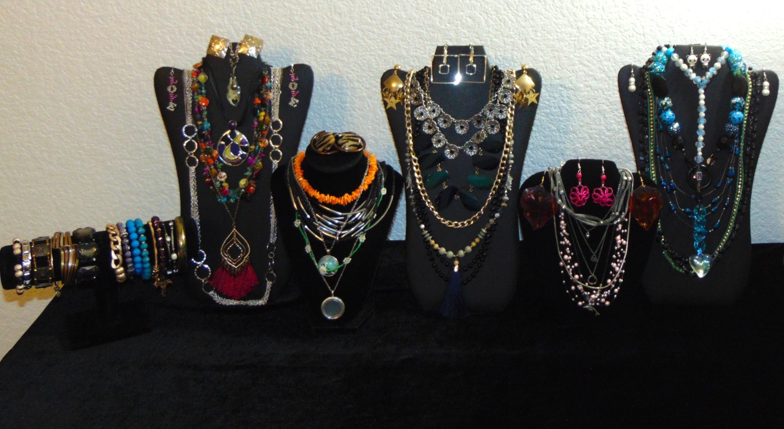 Vintage & Modern Assorted Jewelry lot- very nice!
