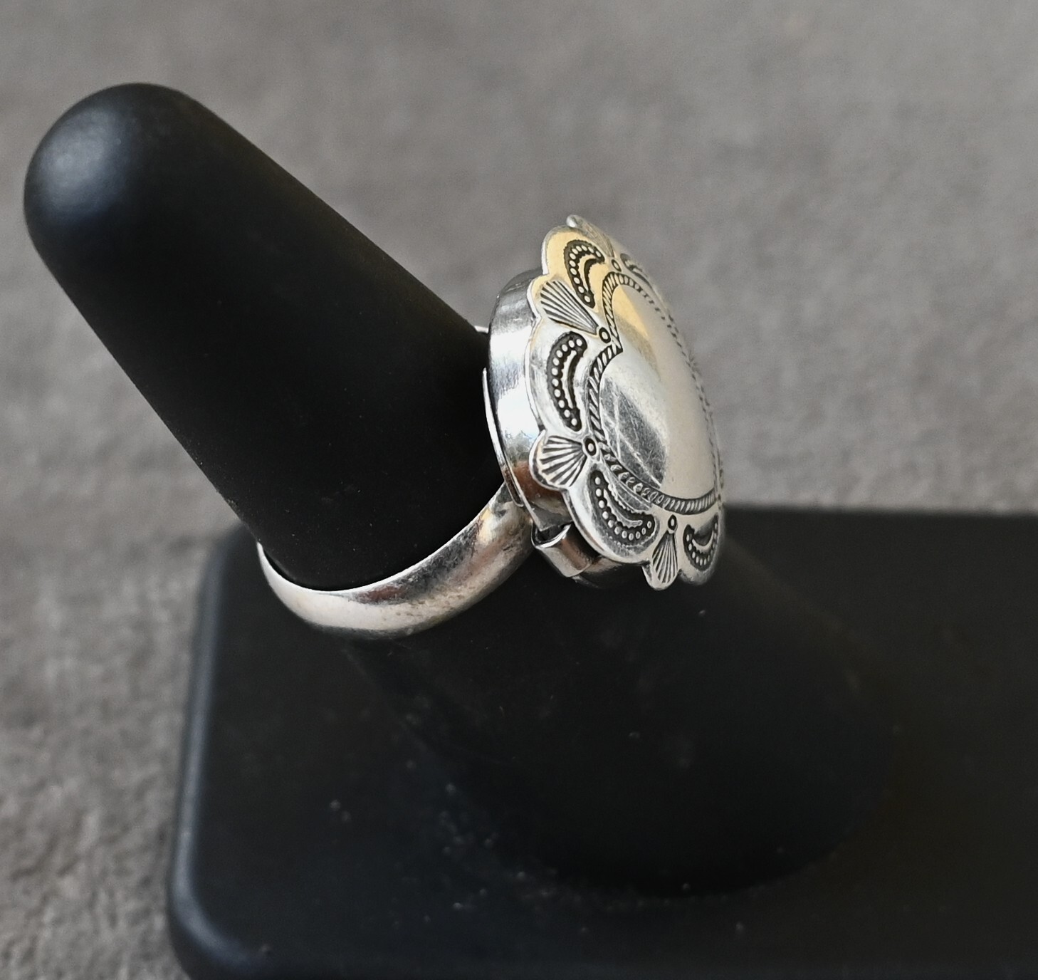 Unique Navajo Button Cover Ring by Davin Benally Sterling Silver 5.8 grams