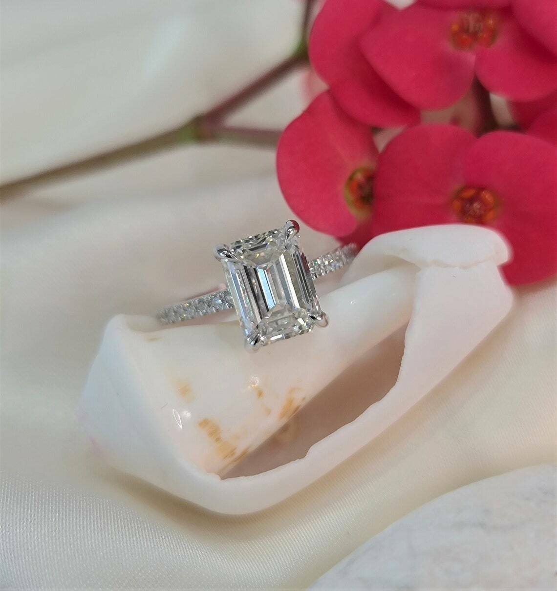 3.00 Ct Emerald Simulated Diamond Halo Wedding Ring For Gift 925 Sterling Silver