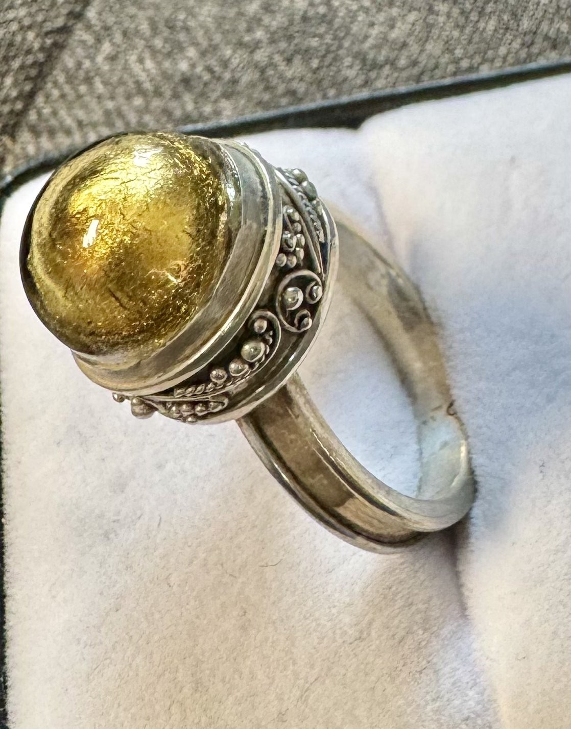 Interesting ornate sterling silver ring with stylish gold glass dome sz 7