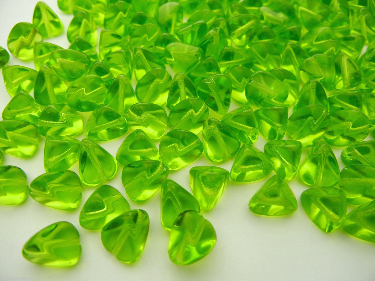 40 Preciosa Czech Glass 3D Triangle Beads 9x11mm Light Olive green, zz 52