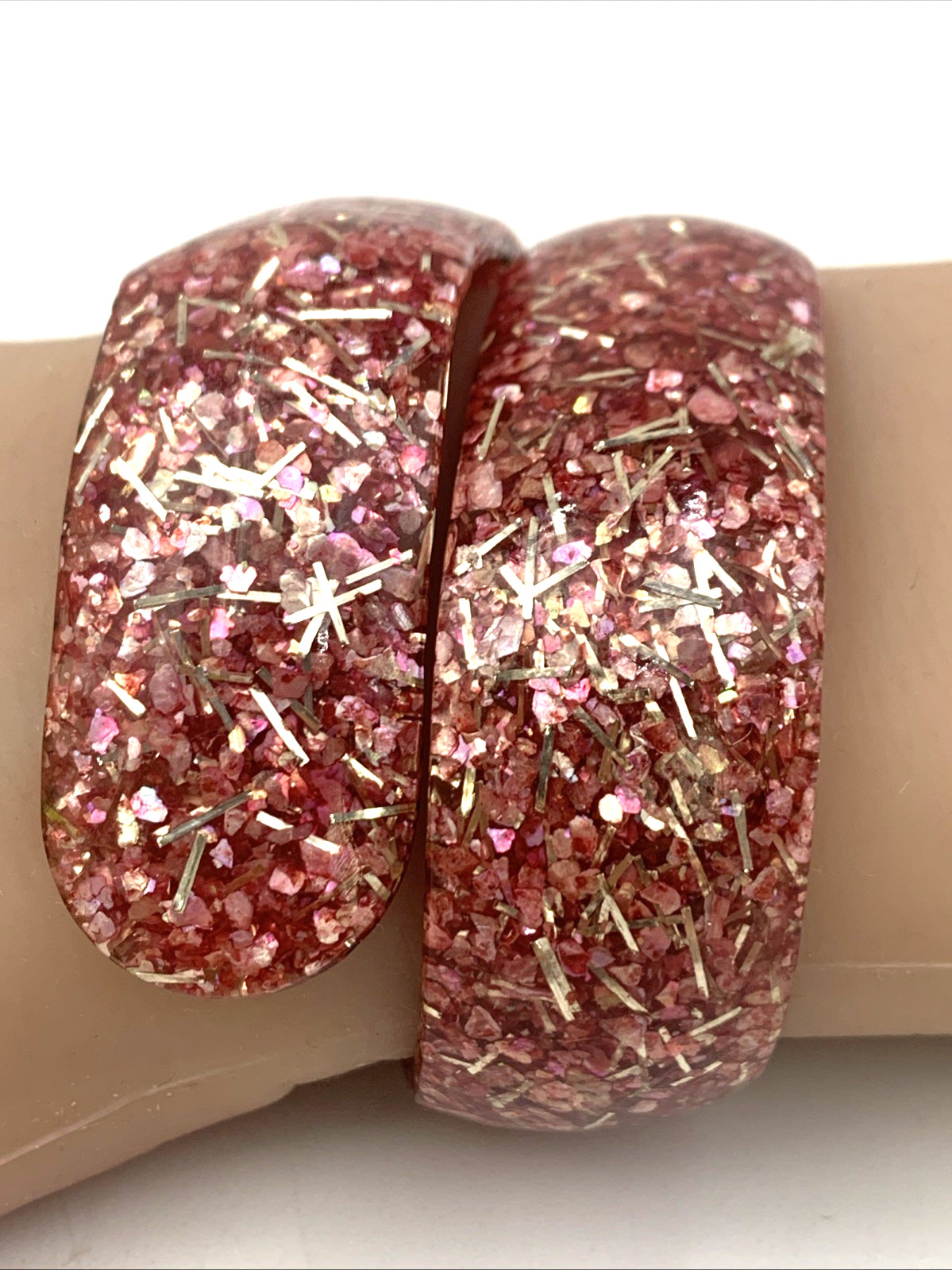 VTG Silver & Pink Glitter Confetti Lucite Clamper Hinged Wide Bangle Bracelet