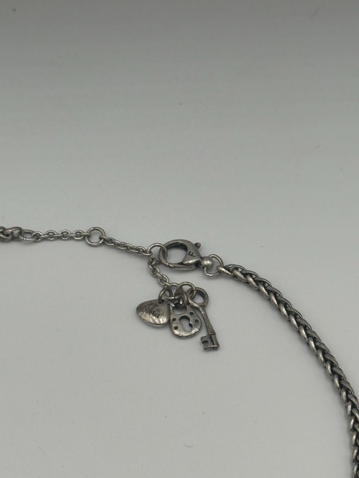 Fossil Silver Tone Crystal Barrel Bead Chain Necklace Key Lock Charm Adjustable