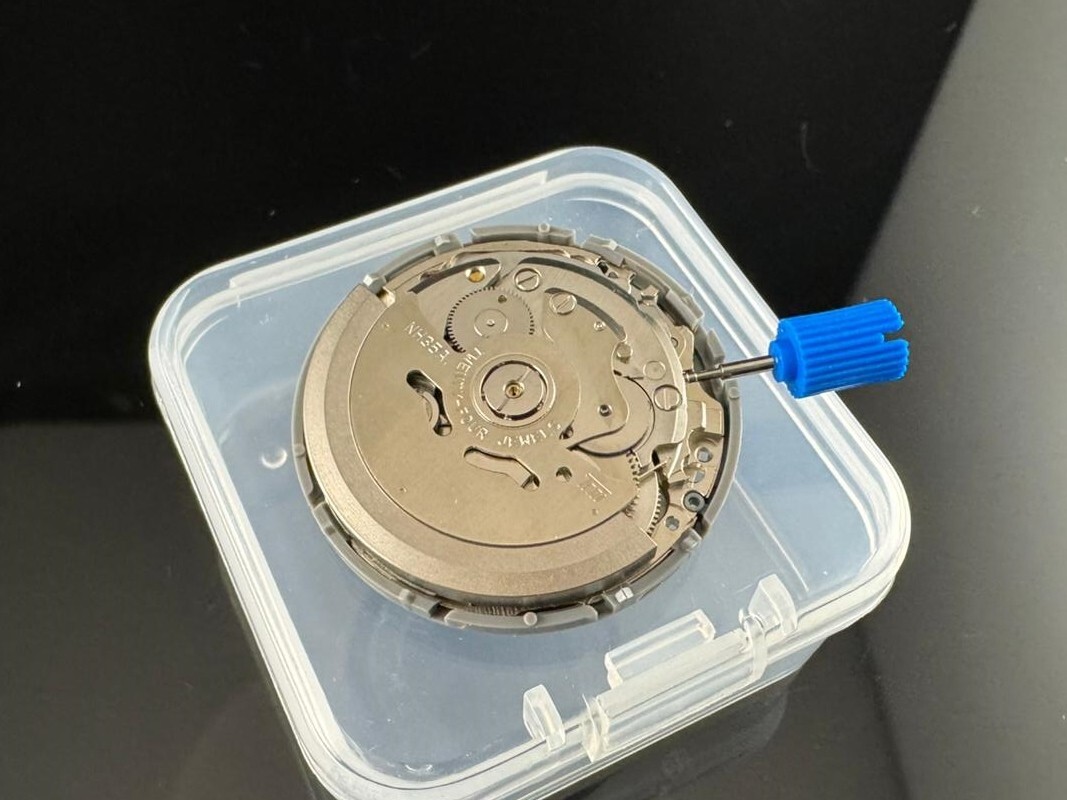 NEW NOT WORKING NH35 NH35A Automatic Watch Movement Date at 3 w/ White Date Disc
