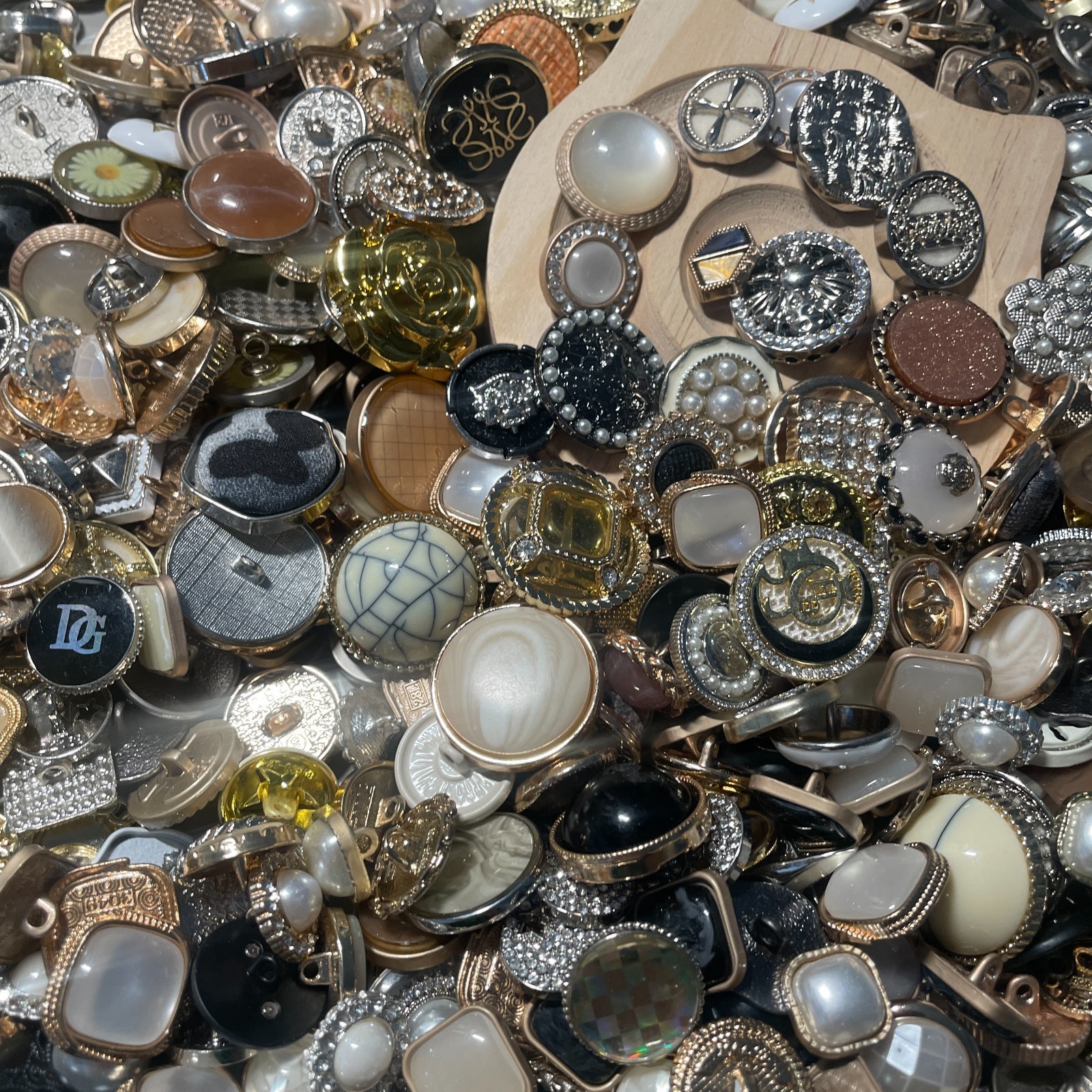 50pcs Vintage Style Metal Buttons Mixed Lot Assorted Sizes Colors Sewing Craft