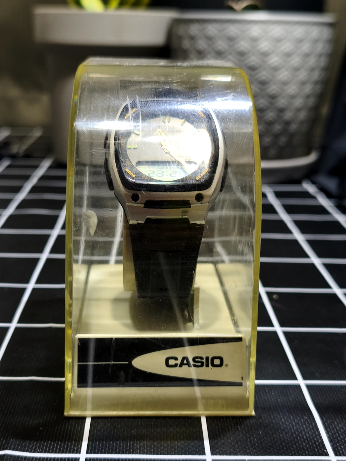 Casio AW-81 Telememo 30 World Time Men’s Watch Ana-Digi 10 Year Battery W/Box