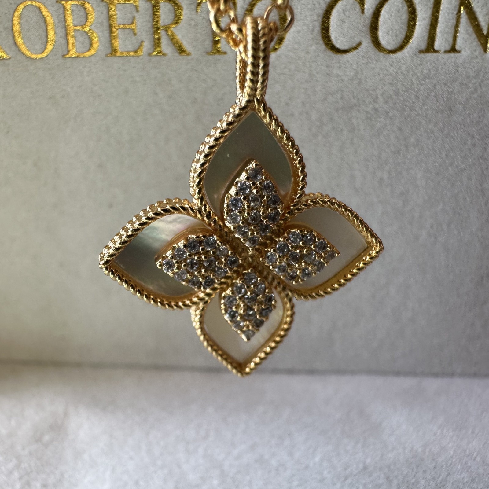 Roberto Coin Princess Flower Mother of Pearl & Diamond 18K Gold Pendant Necklace
